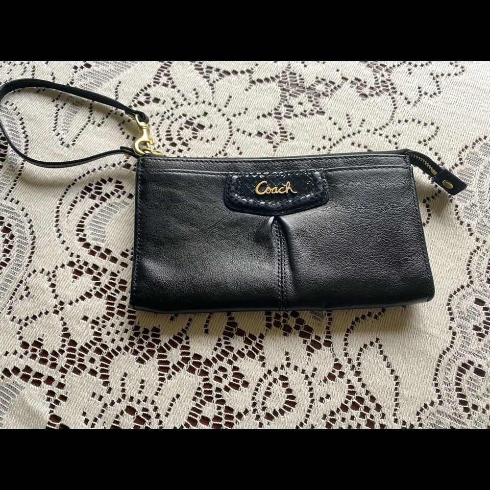 NEW Coach zippered wristlet (no tags)